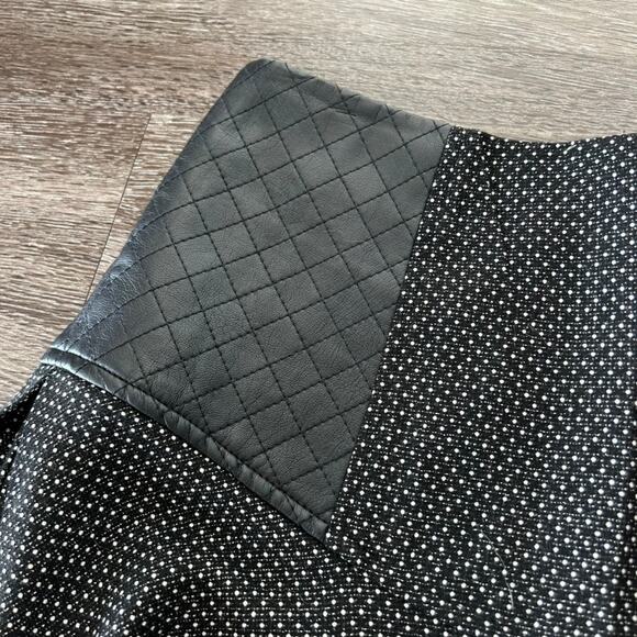 BCBGeneration Quilted Faux Leather Panel Mini Skirt Sz 8 Black White Flare VGUC - Picture 4 of 12